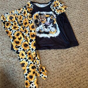 Sunflower/ Cow Print Kids Set NWOT
